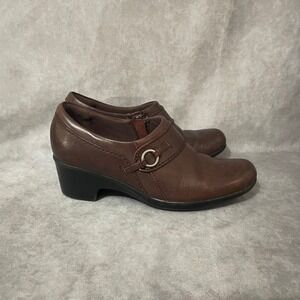 Clarks Leather Ankle Booties Women's Size 7M Red Side Zip Buckle Block Heel